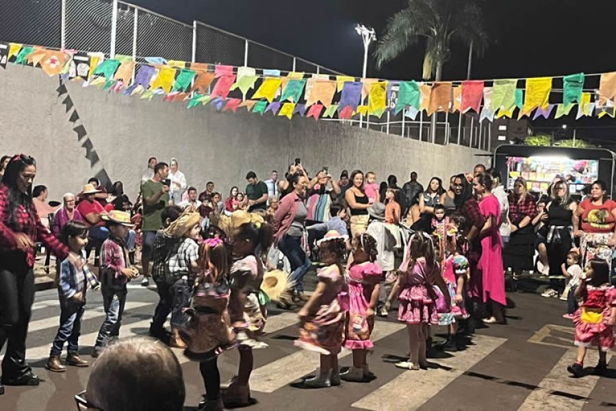 EMEI Prof. Plínio de Albuquerque Furtado realiza Festa da Família